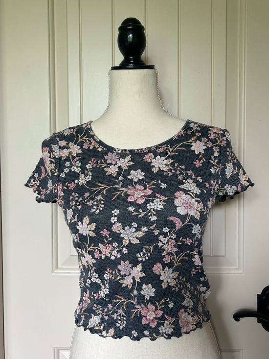 American Eagle Outfitters Tops - American Eagle Floral Lettuce Edge Crop Top Small